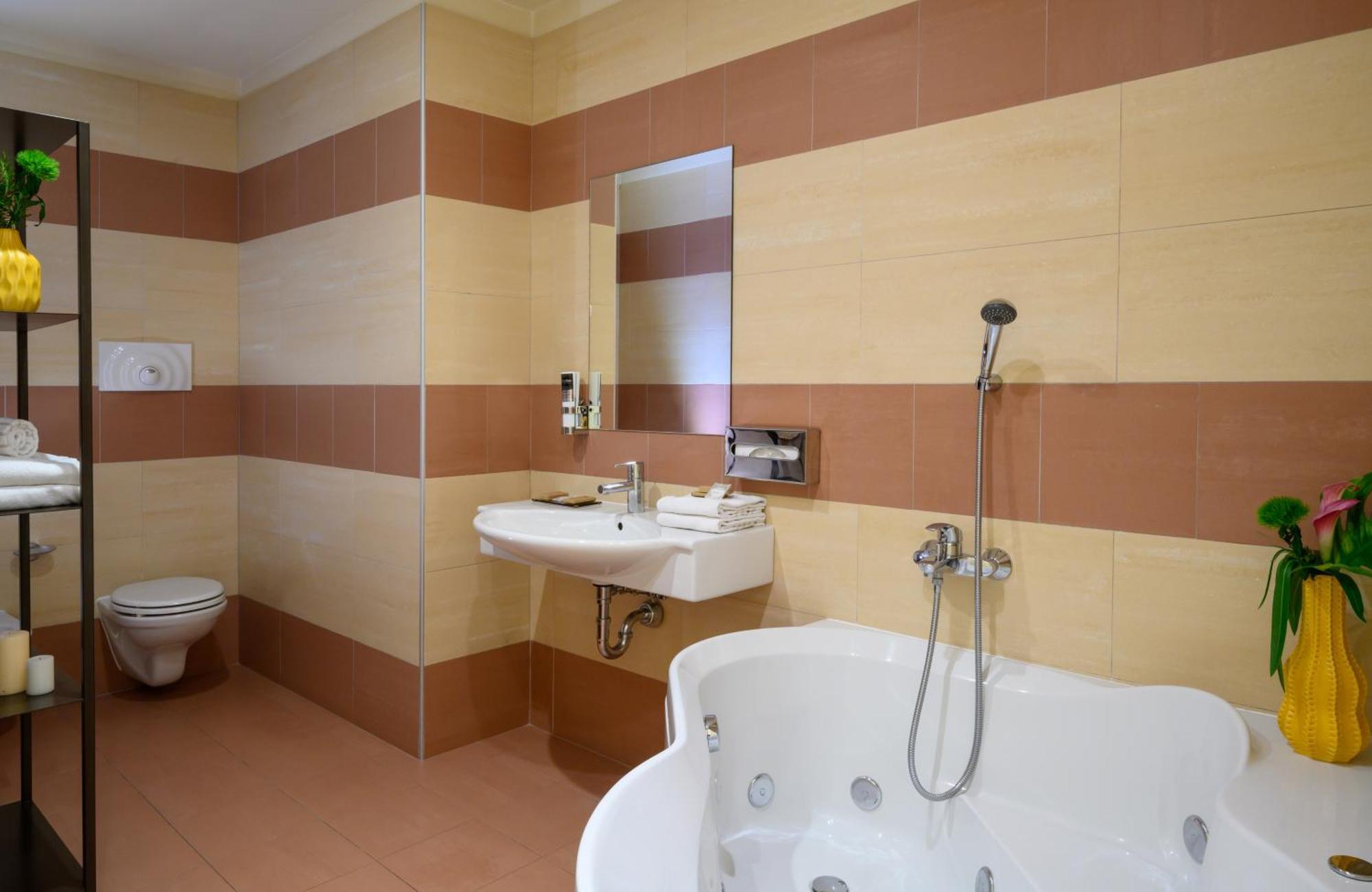 Leonardo Hotel Lago Di Garda - Wellness And Spa Лацизе Екстериор снимка