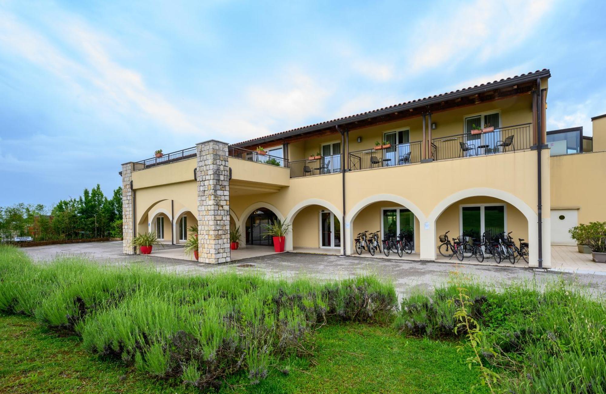 Leonardo Hotel Lago Di Garda - Wellness And Spa Лацизе Екстериор снимка